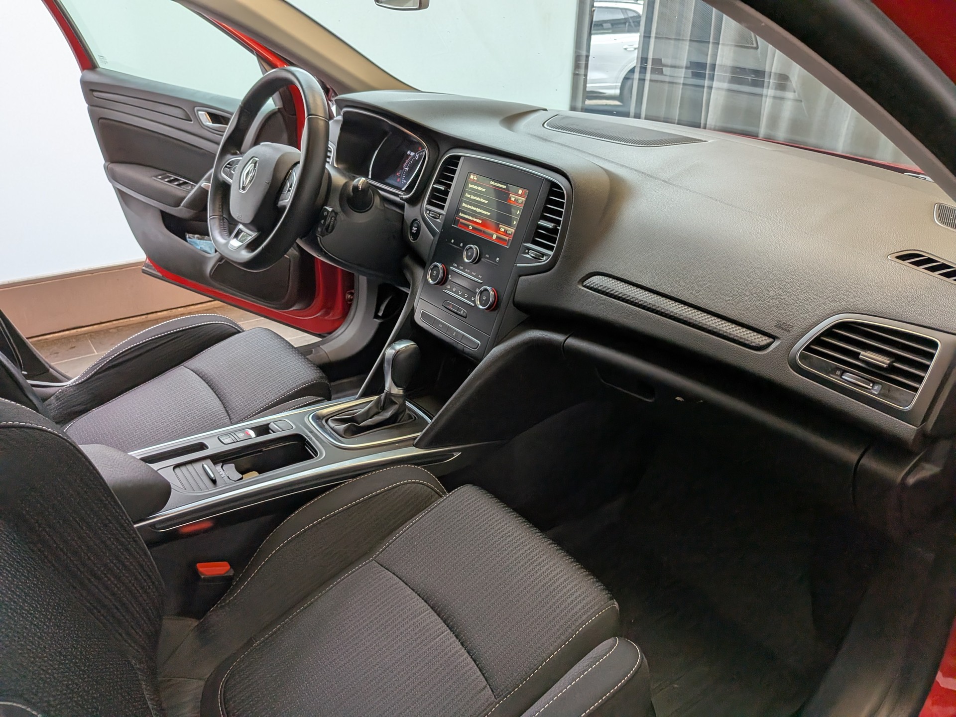 RENAULT Mégane Grandtour 1.5 dCi GT Line EDC-image-11