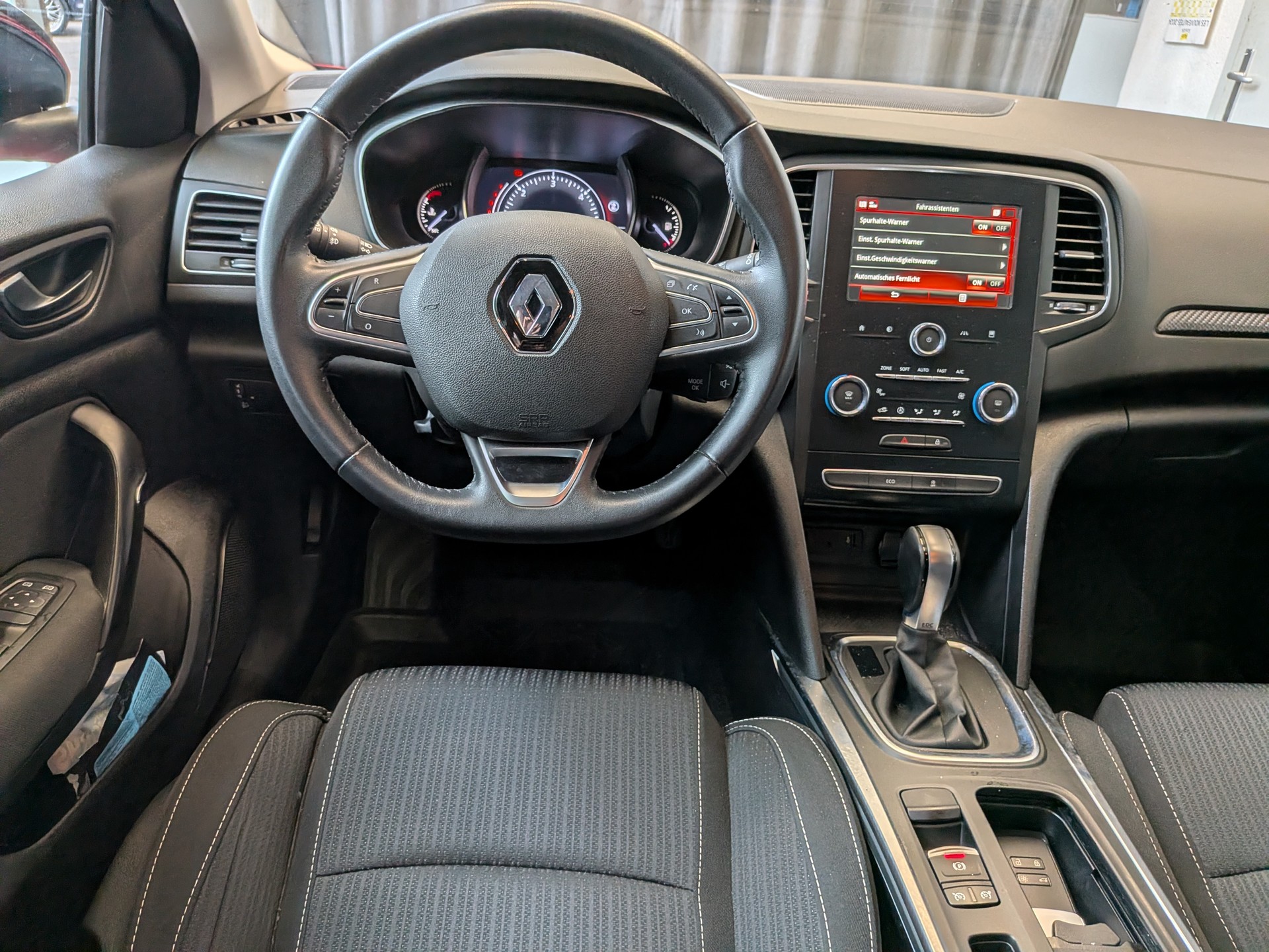RENAULT Mégane Grandtour 1.5 dCi GT Line EDC-image-7