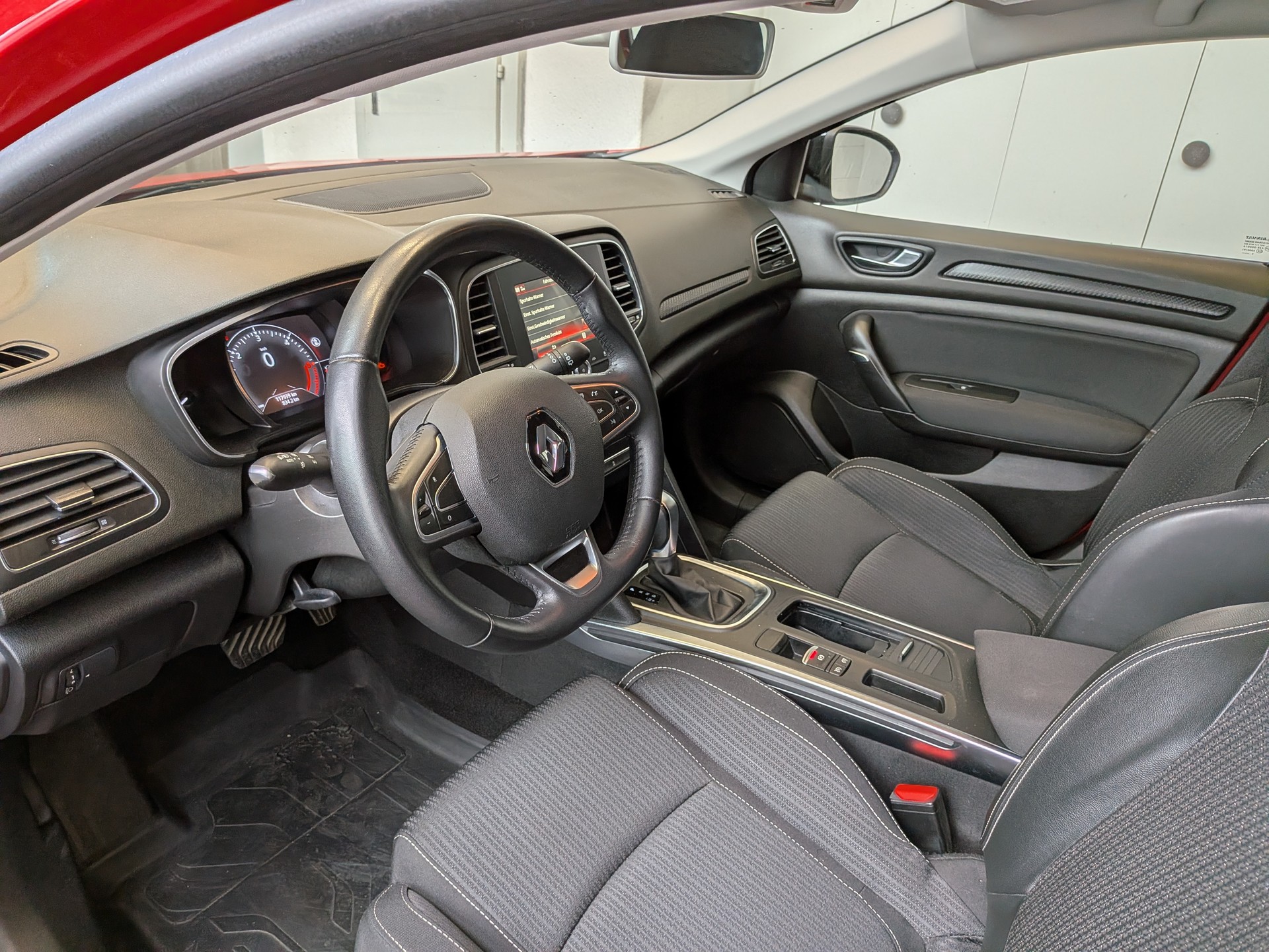 RENAULT Mégane Grandtour 1.5 dCi GT Line EDC-image-9