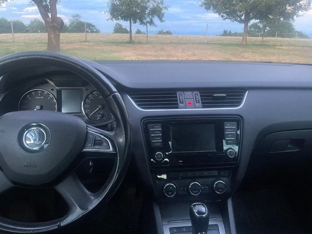 SKODA 1.6 TDI 105 Ambition DSG-image-4