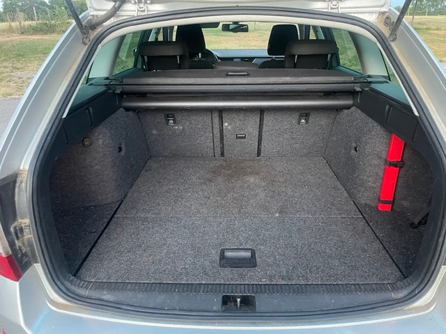 SKODA 1.6 TDI 105 Ambition DSG-image-2