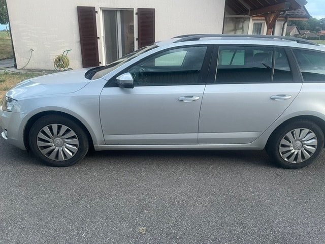 SKODA 1.6 TDI 105 Ambition DSG-image-0