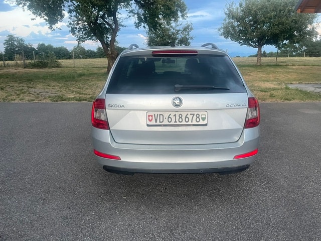 SKODA 1.6 TDI 105 Ambition DSG-image-1