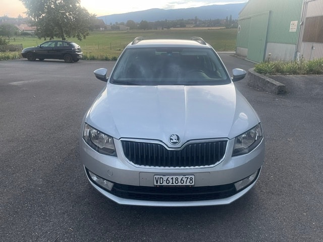 SKODA 1.6 TDI 105 Ambition DSG-image-3