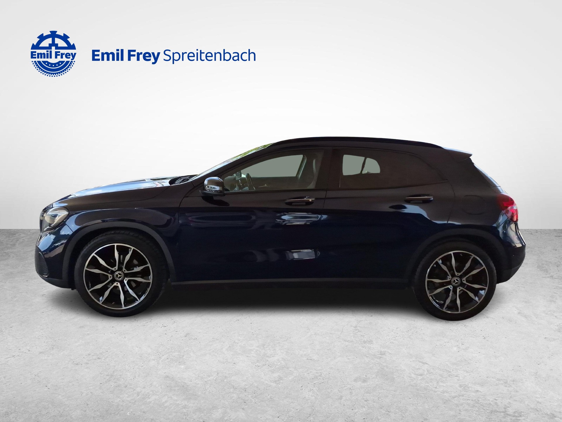 MERCEDES-BENZ GLA 200 Urban / ab 3,99% Leasing bei Abschluss einer Protect Autoversicherung-showroom-element-1