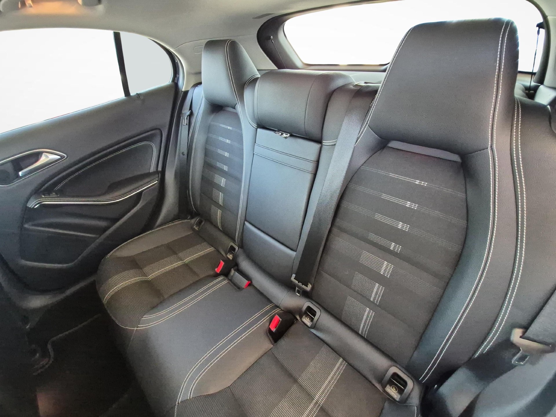 MERCEDES-BENZ GLA 200 Urban-image-10