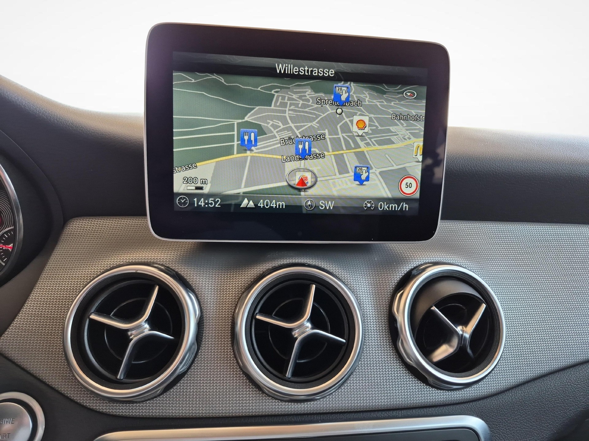 MERCEDES-BENZ GLA 200 Urban-image-13