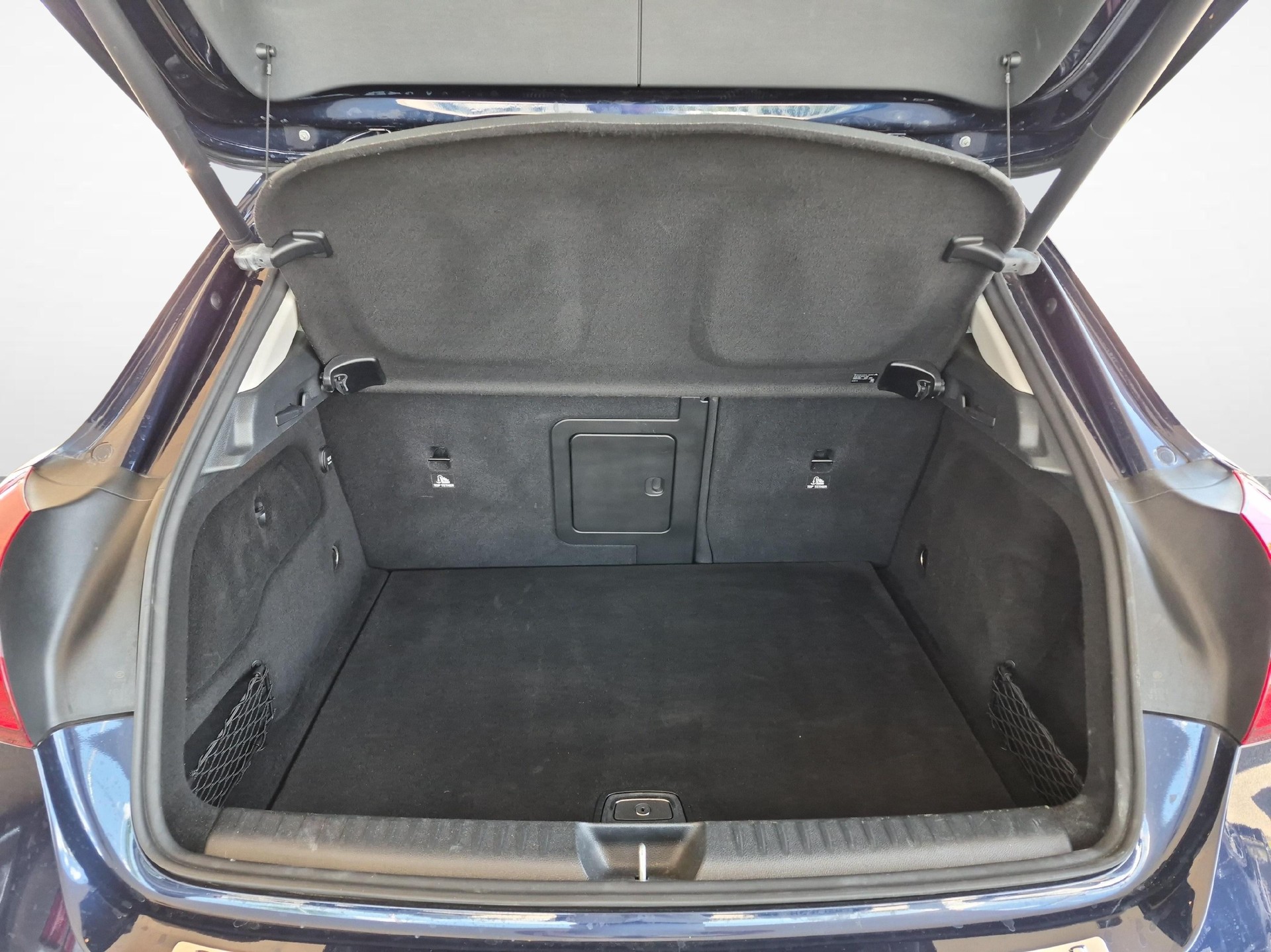 MERCEDES-BENZ GLA 200 Urban-image-11