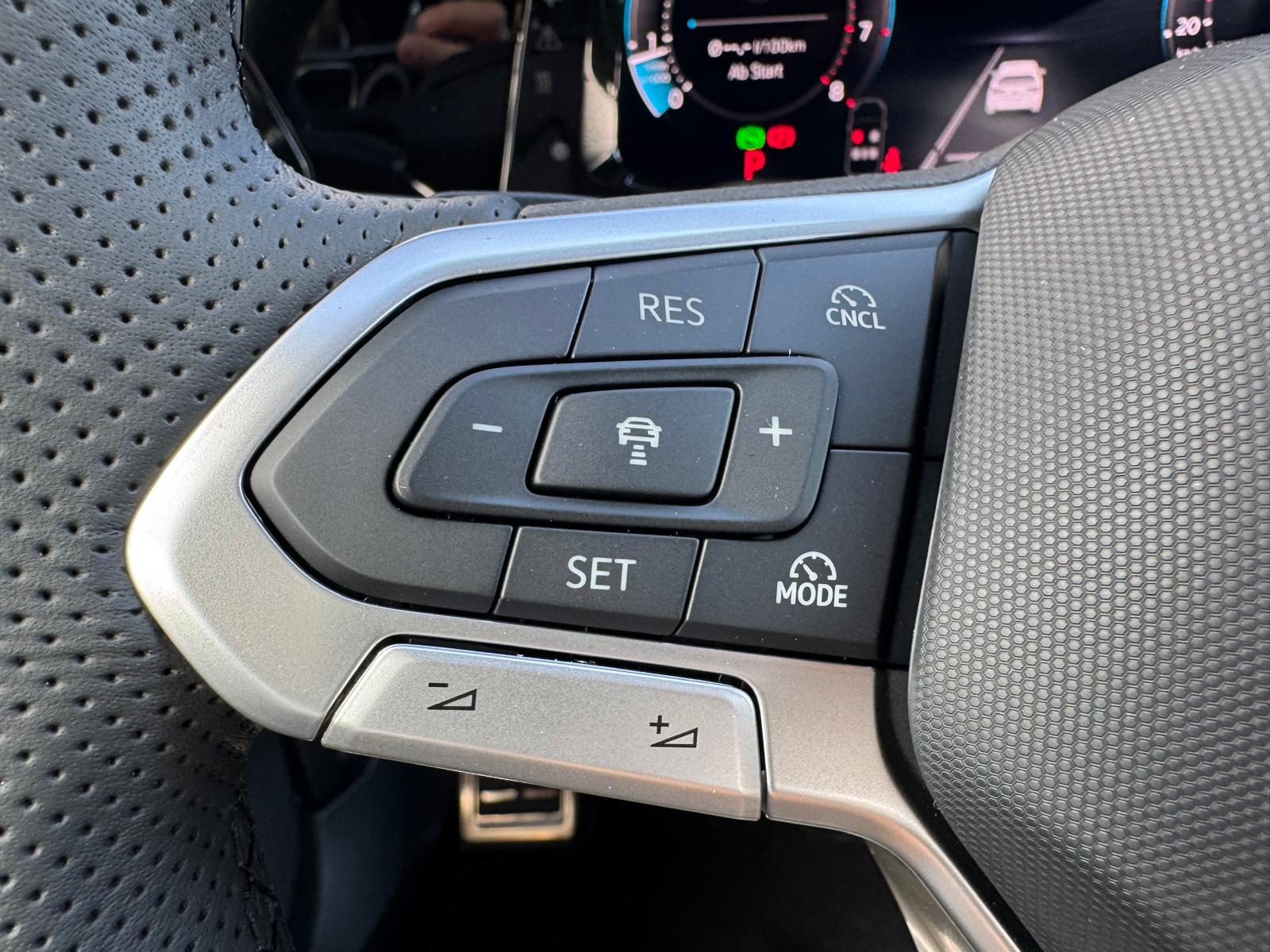 VW Golf Variant 2.0 TSI R-Line DSG 4 Motion-image-9