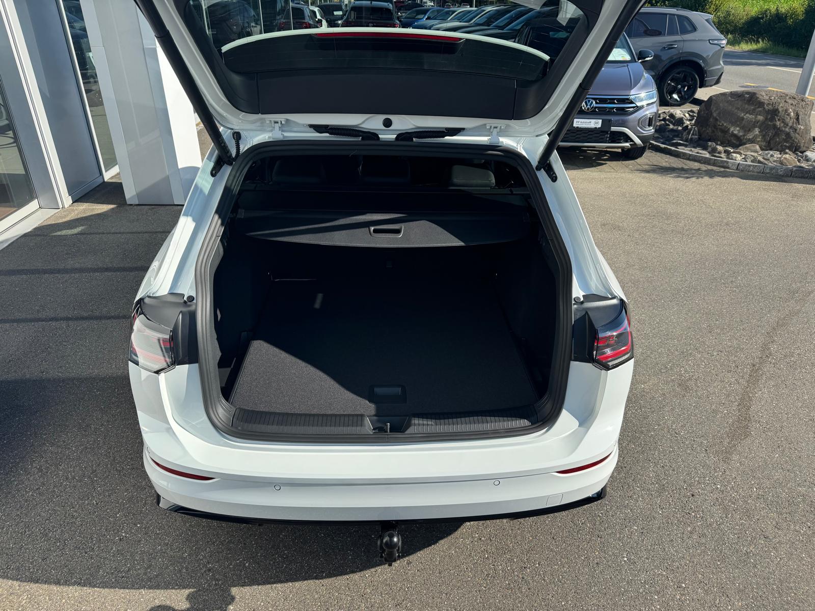 VW Golf Variant 2.0 TSI R-Line DSG 4 Motion-image-4
