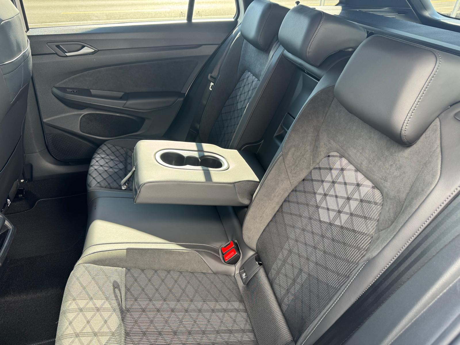 VW Golf Variant 2.0 TSI R-Line DSG 4 Motion-image-6