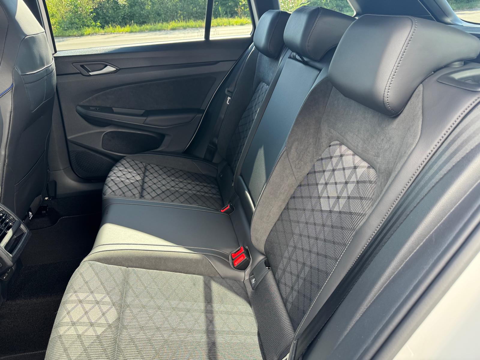 VW Golf Variant 2.0 TSI R-Line DSG 4 Motion-image-5