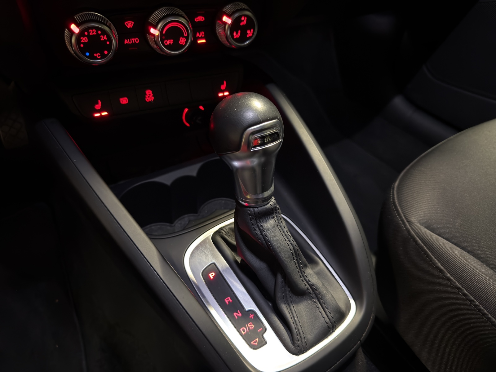 AUDI A1 Sportback 1.0 TFSI S-tronic-image-19