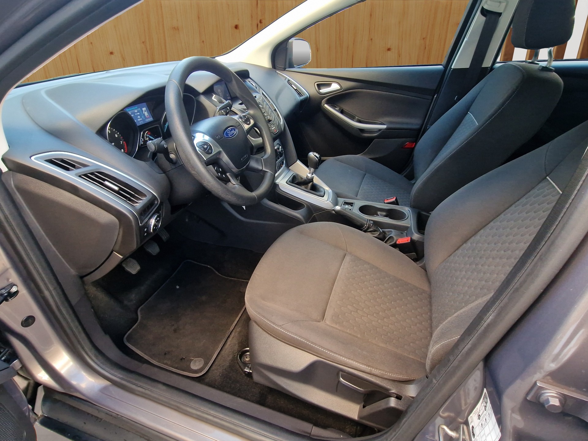 FORD Focus 1.0 SCTi Trend-image-9