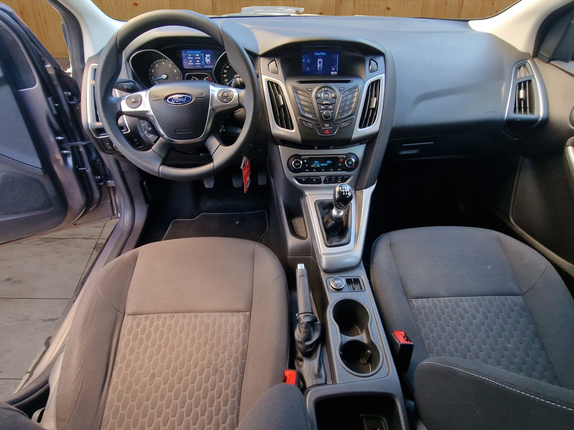 FORD Focus 1.0 SCTi Trend-image-8