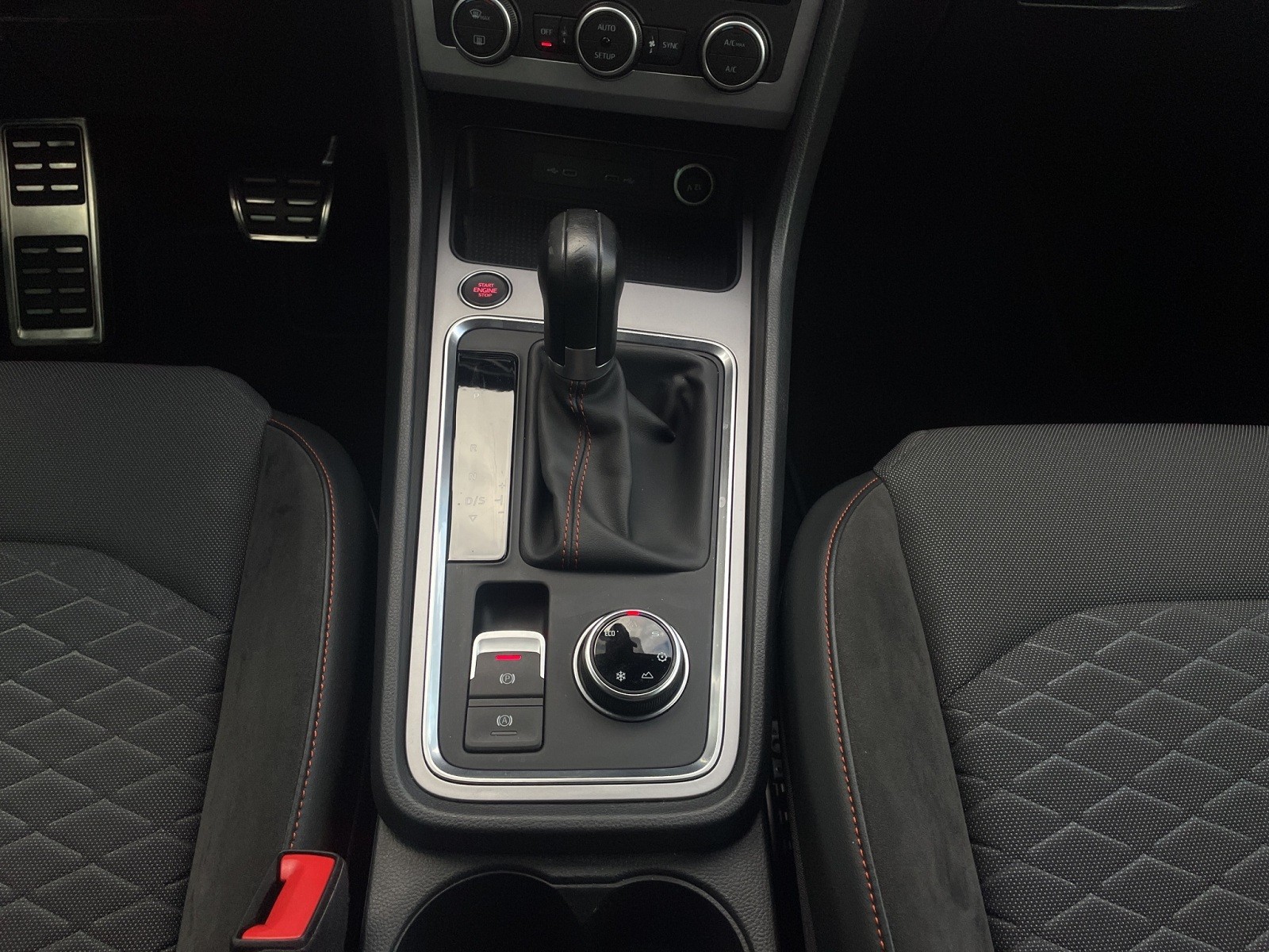 SEAT Ateca 2.0 TSI Hola FR 4Drive DSG-image-14