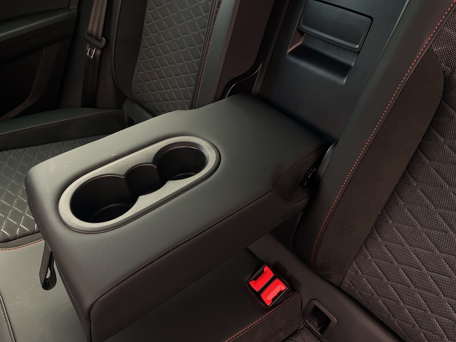 SEAT Ateca 2.0 TSI Hola FR 4Drive DSG-image-21