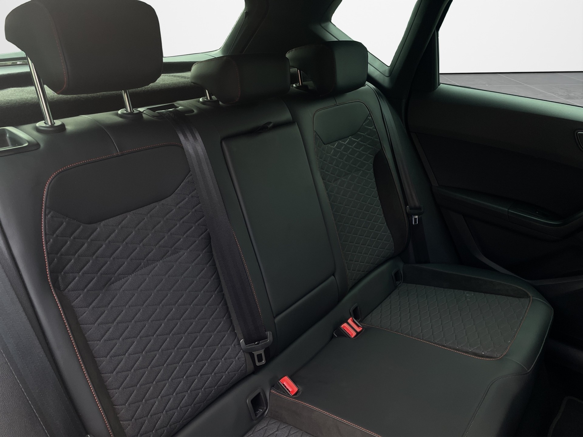 SEAT Ateca 2.0 TSI Hola FR 4Drive DSG-image-17
