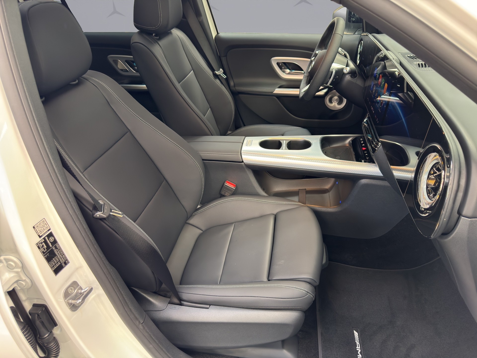 MERCEDES-BENZ GLB 220 4matic AMG Line-image-19