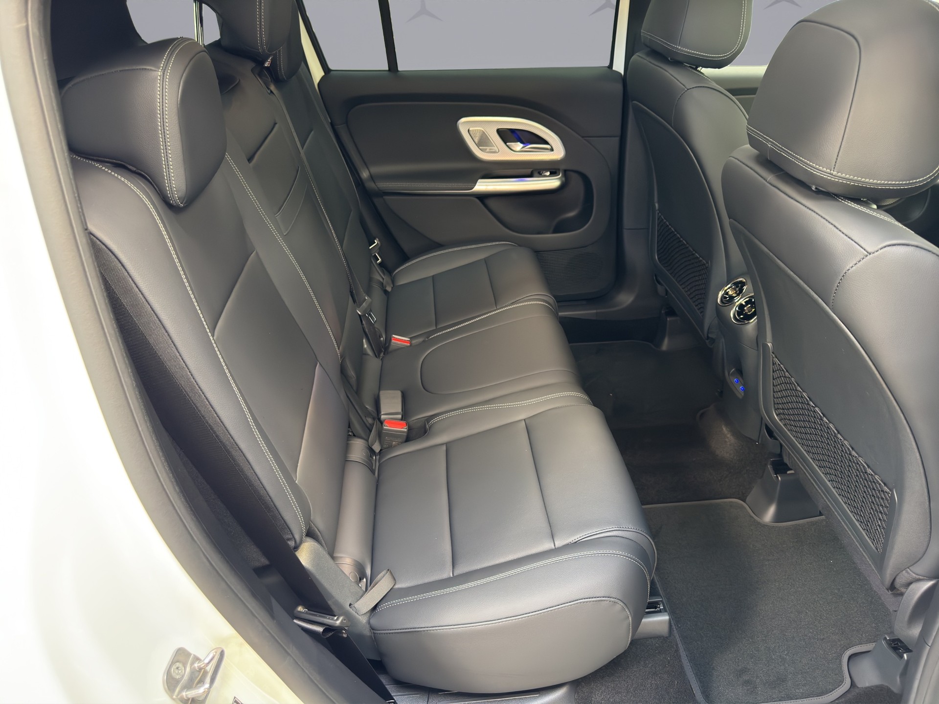 MERCEDES-BENZ GLB 220 4matic AMG Line-image-14