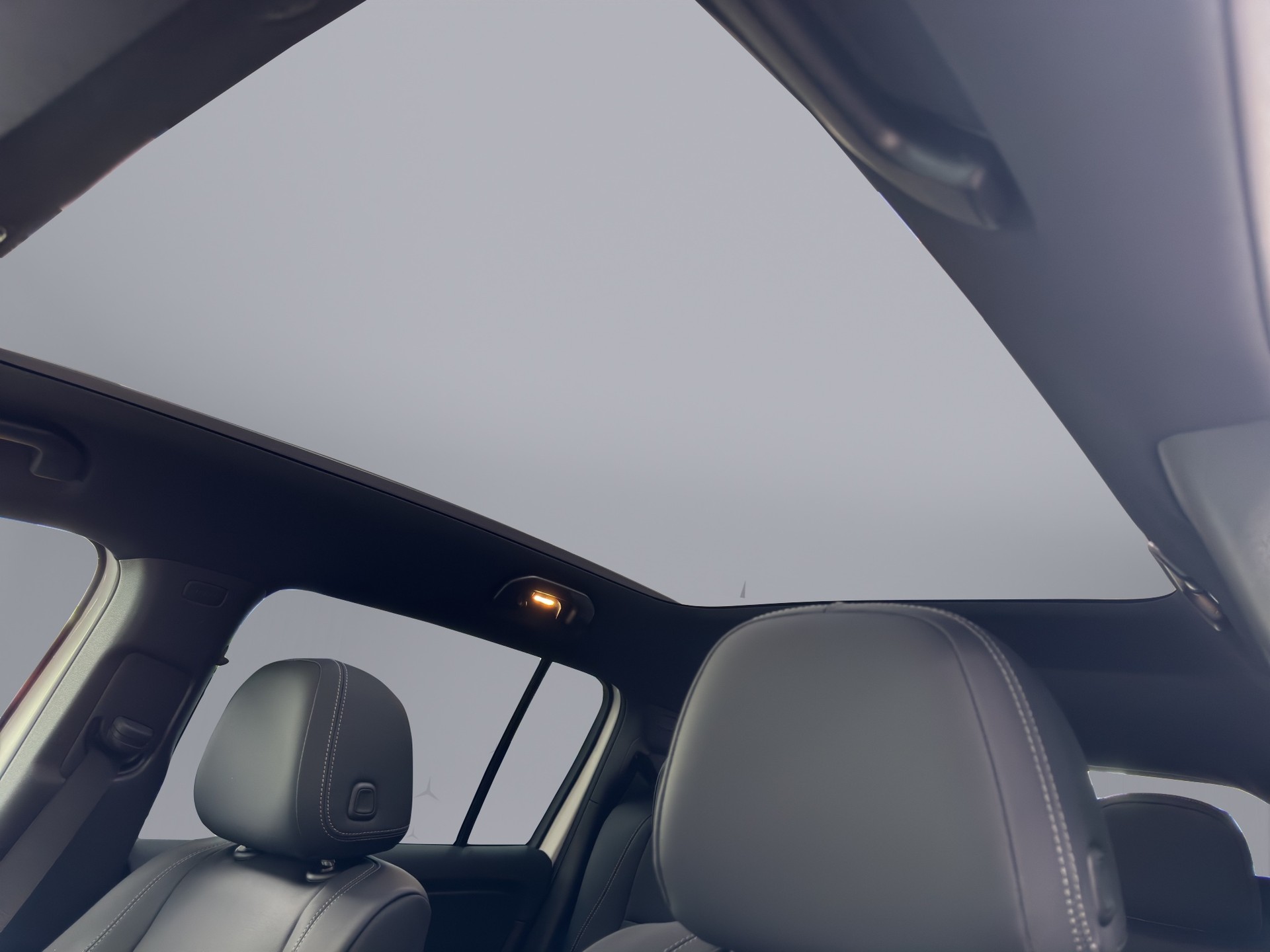 MERCEDES-BENZ GLB 220 4matic AMG Line-image-18