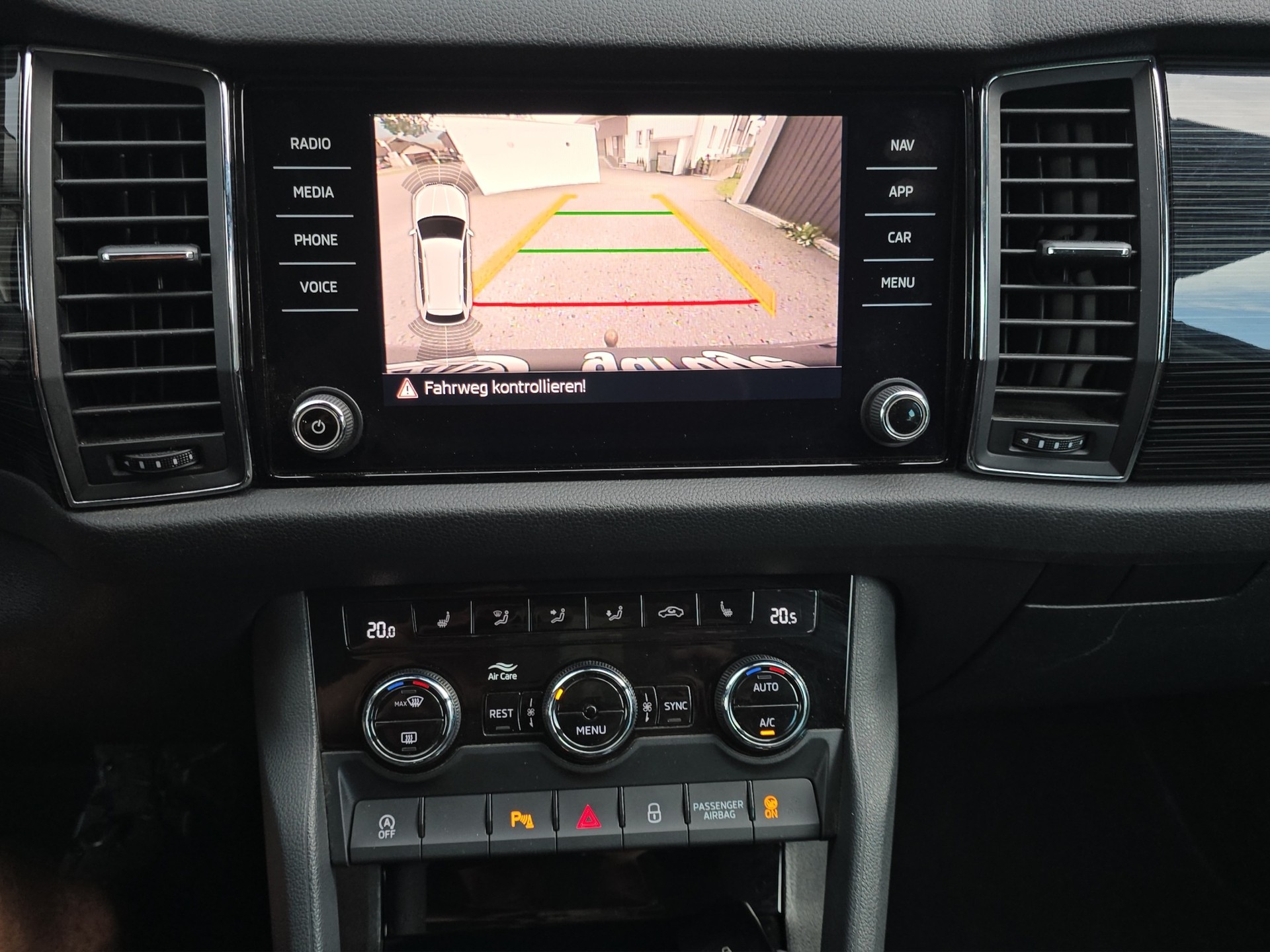SKODA Kodiaq 2.0 TDI CR Style 4x4 DSG-image-12