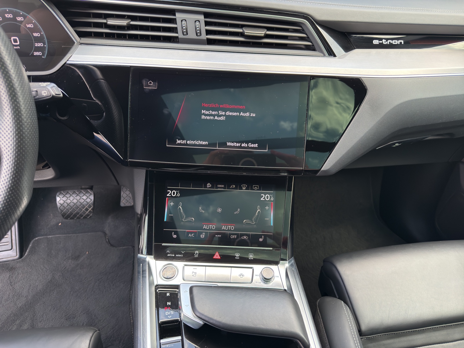AUDI e-tron 55 S Line Black Edition quattro-image-11
