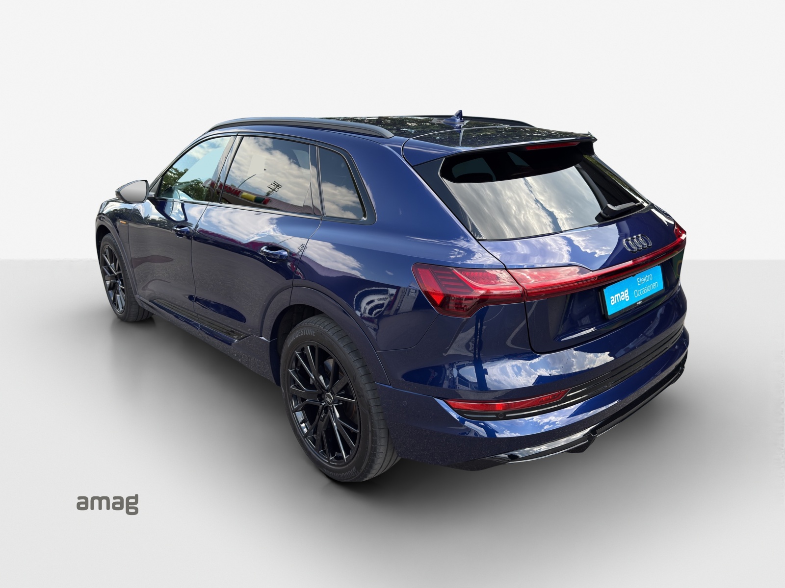 AUDI e-tron 55 S Line Black Edition quattro-image-2