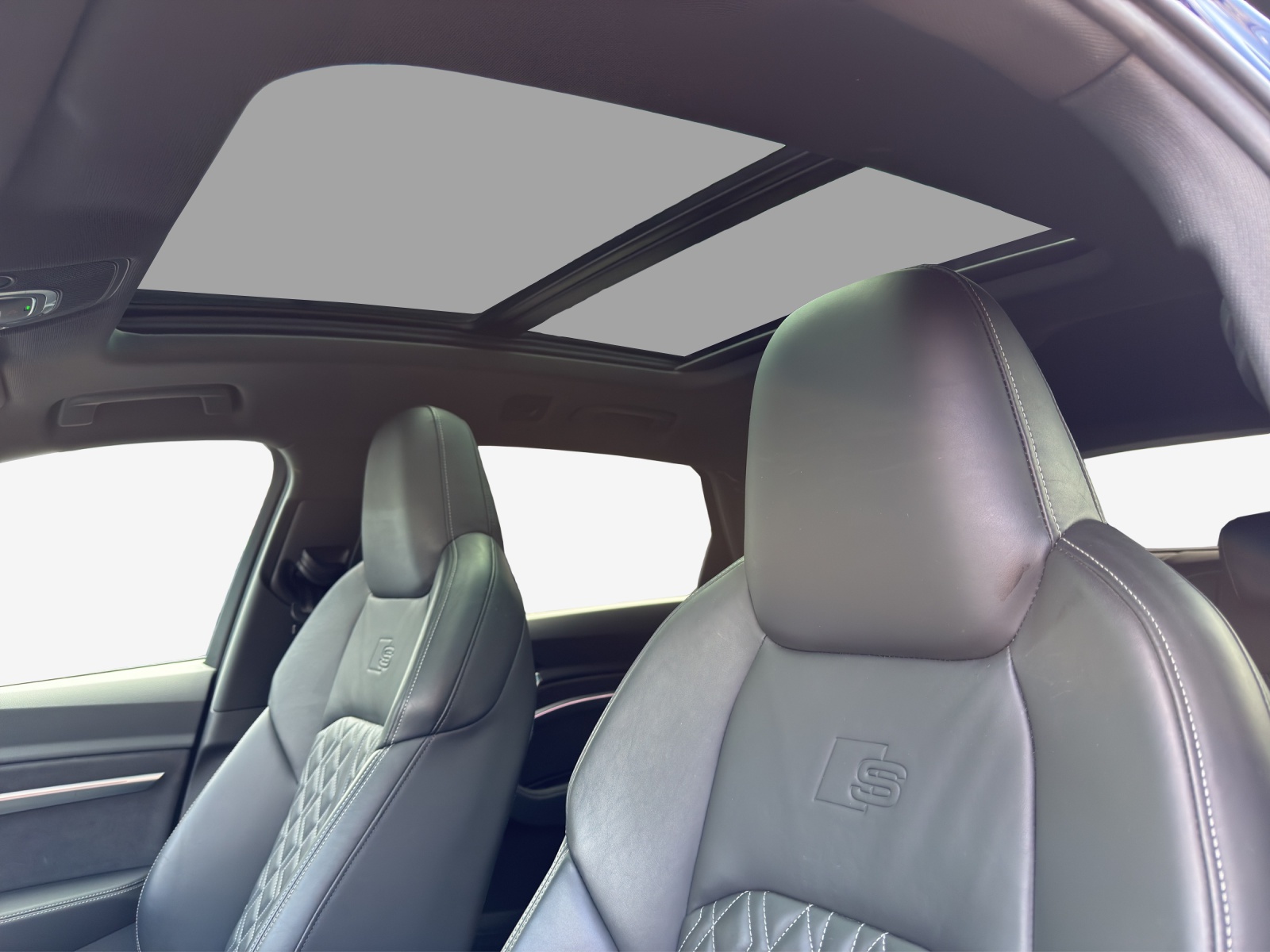 AUDI e-tron 55 S Line Black Edition quattro-image-14