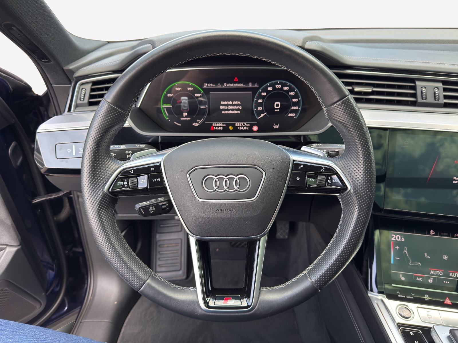 AUDI e-tron 55 S Line Black Edition quattro-image-10