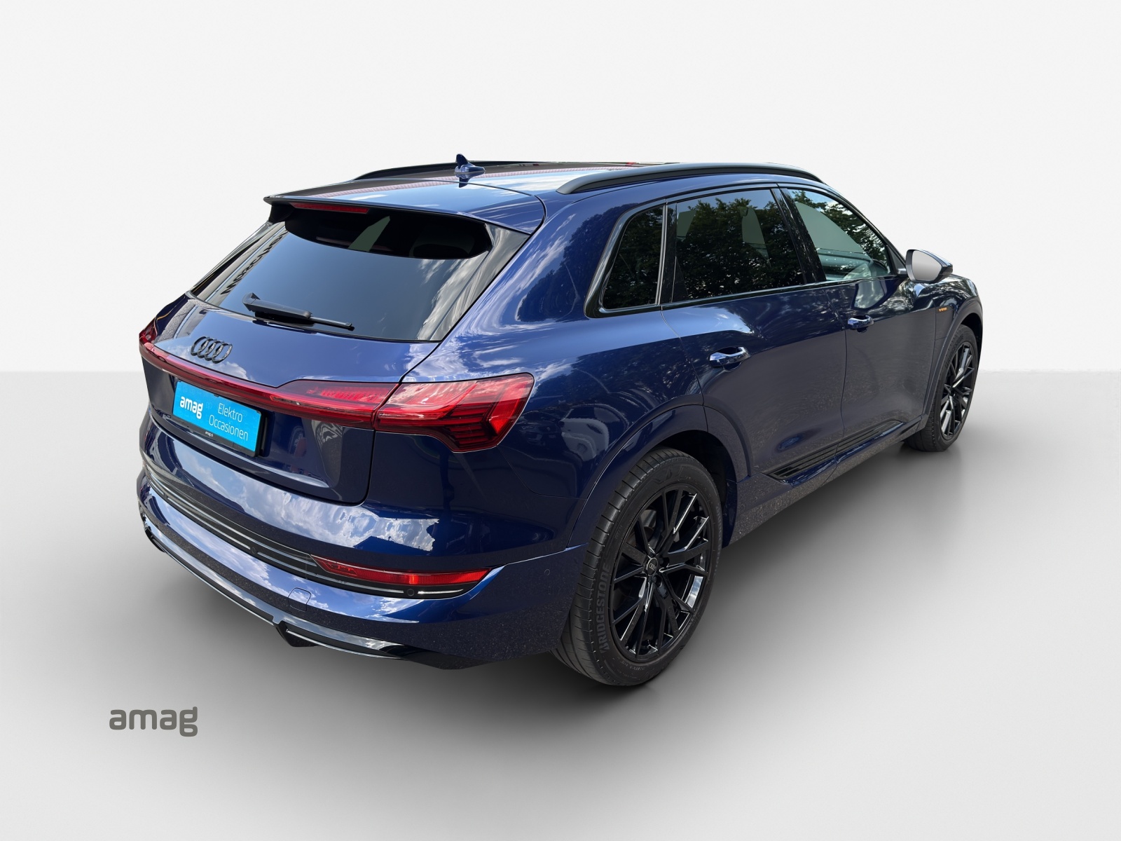 AUDI e-tron 55 S Line Black Edition quattro-image-5