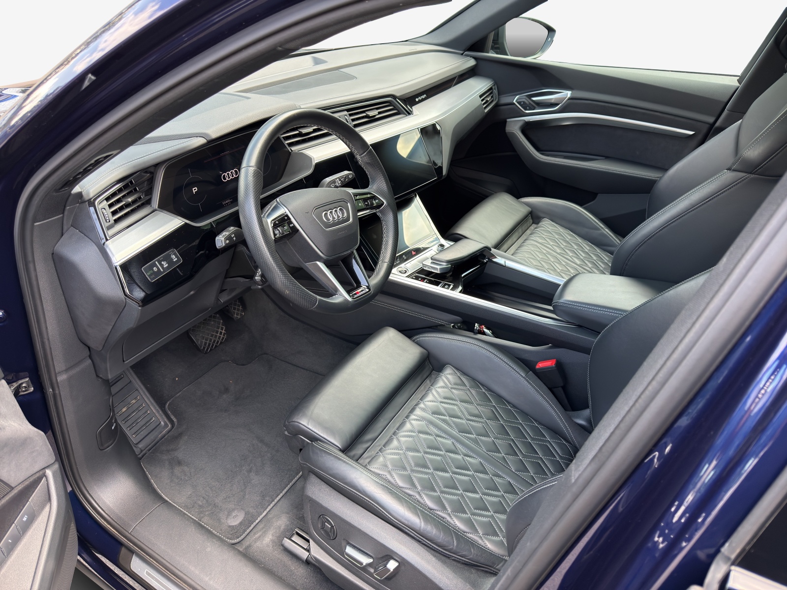 AUDI e-tron 55 S Line Black Edition quattro-image-8