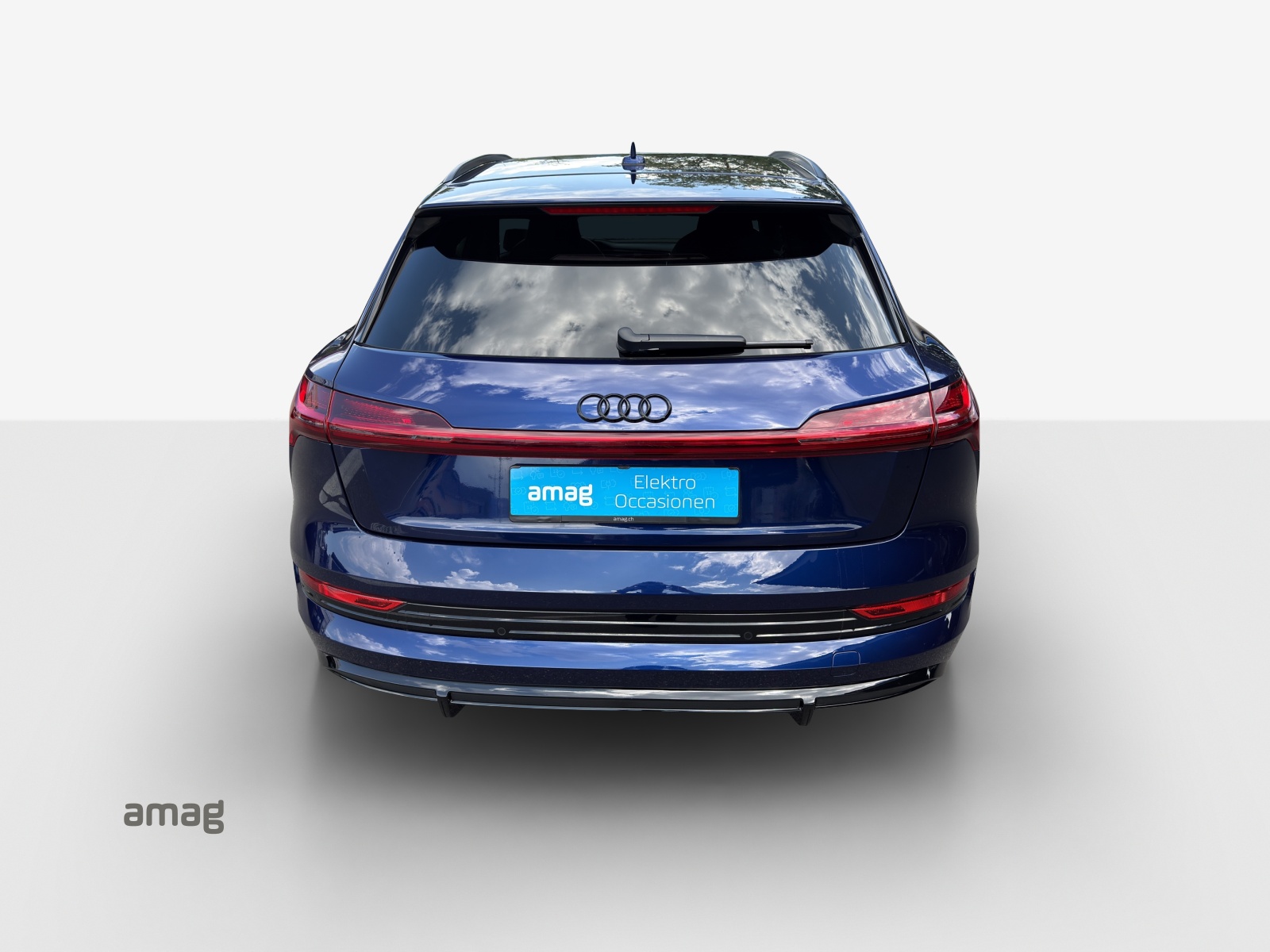 AUDI e-tron 55 S Line Black Edition quattro-image-4