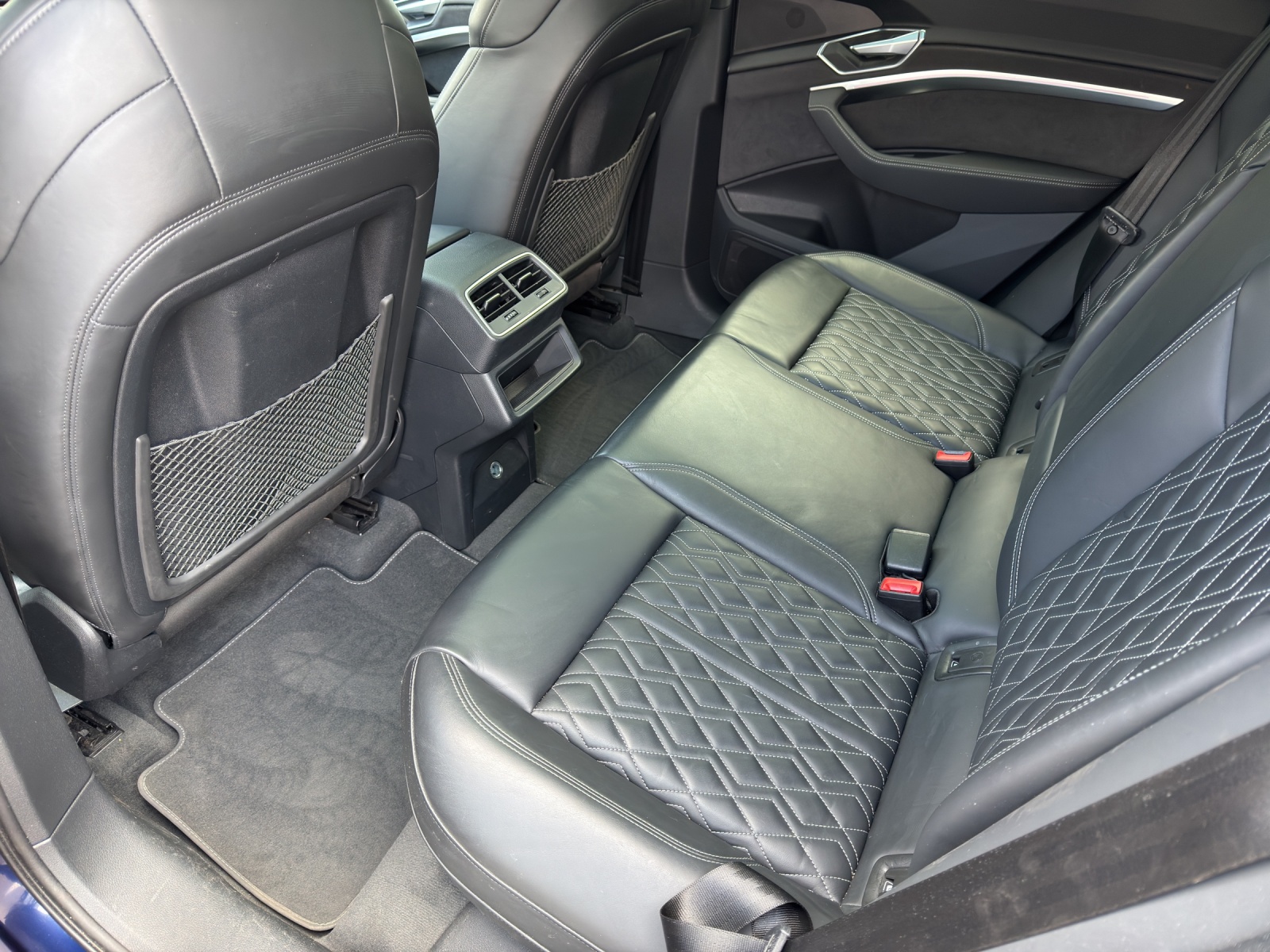 AUDI e-tron 55 S Line Black Edition quattro-image-12