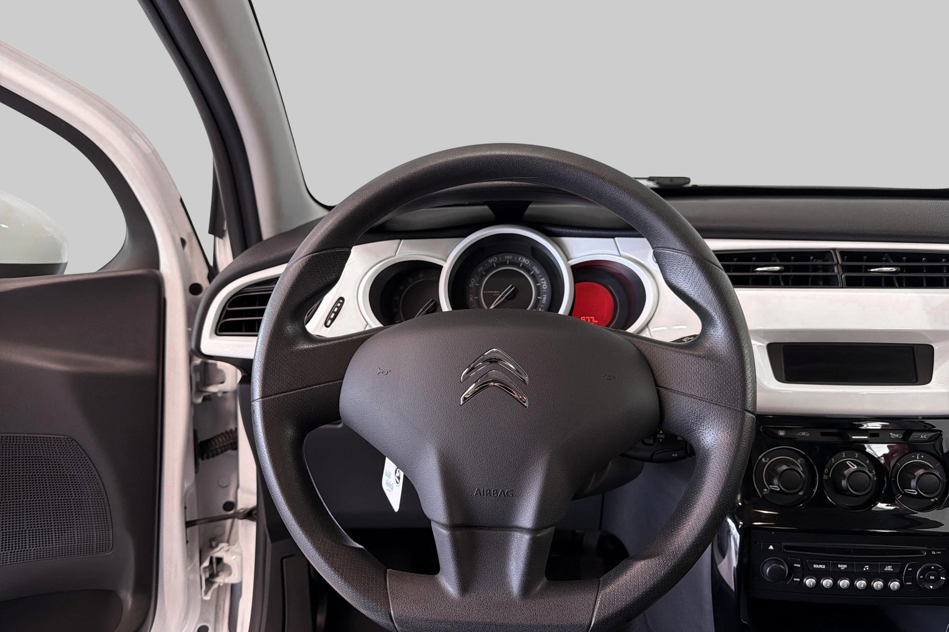 CITROEN C3 1.4i Tonic-image-9