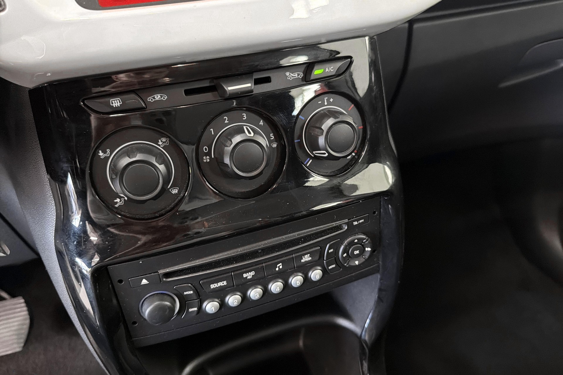 CITROEN C3 1.4i Tonic-image-12