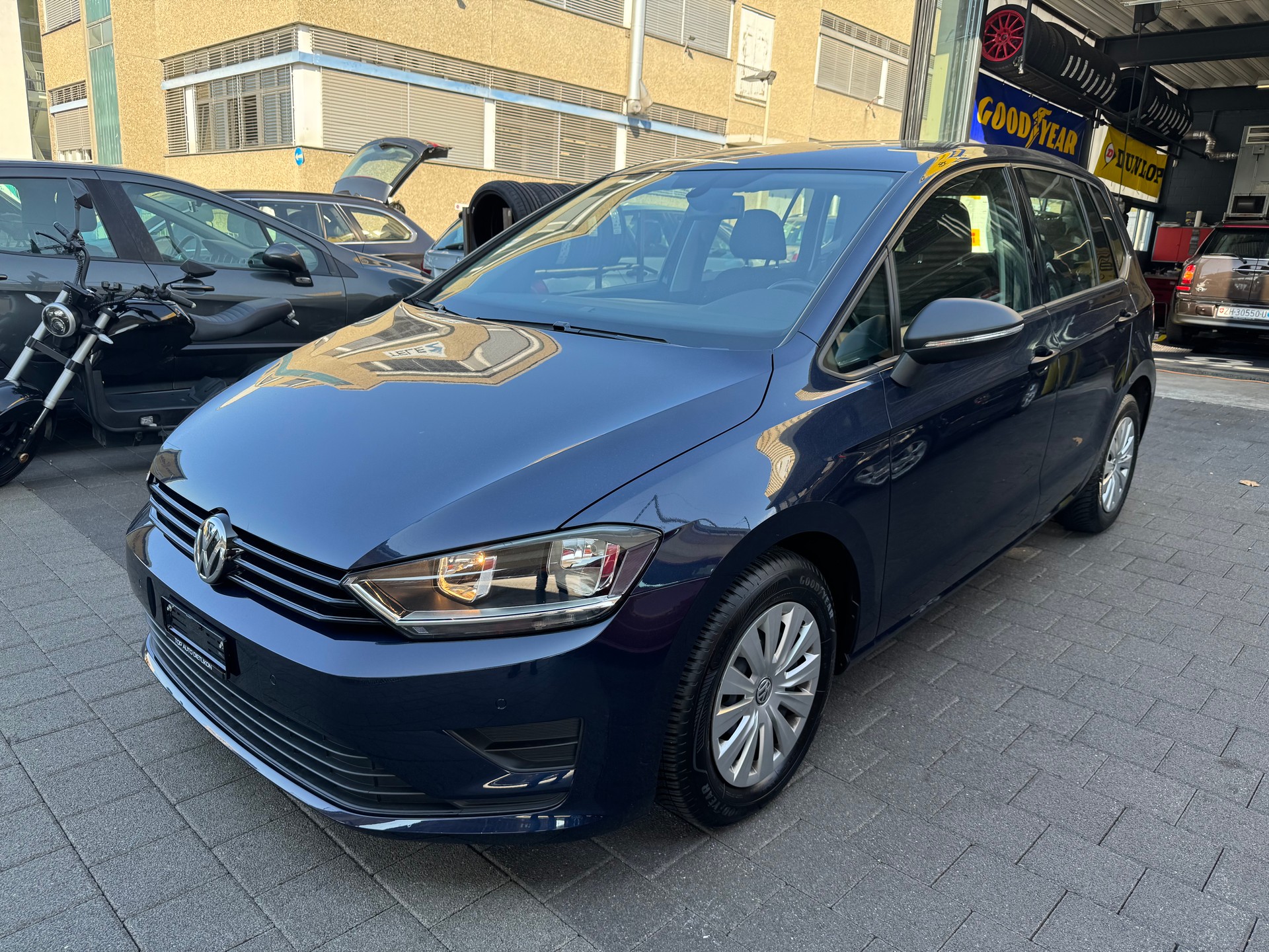 VW Golf Sportsvan 1.2 TSI Trendline DSG-image-2