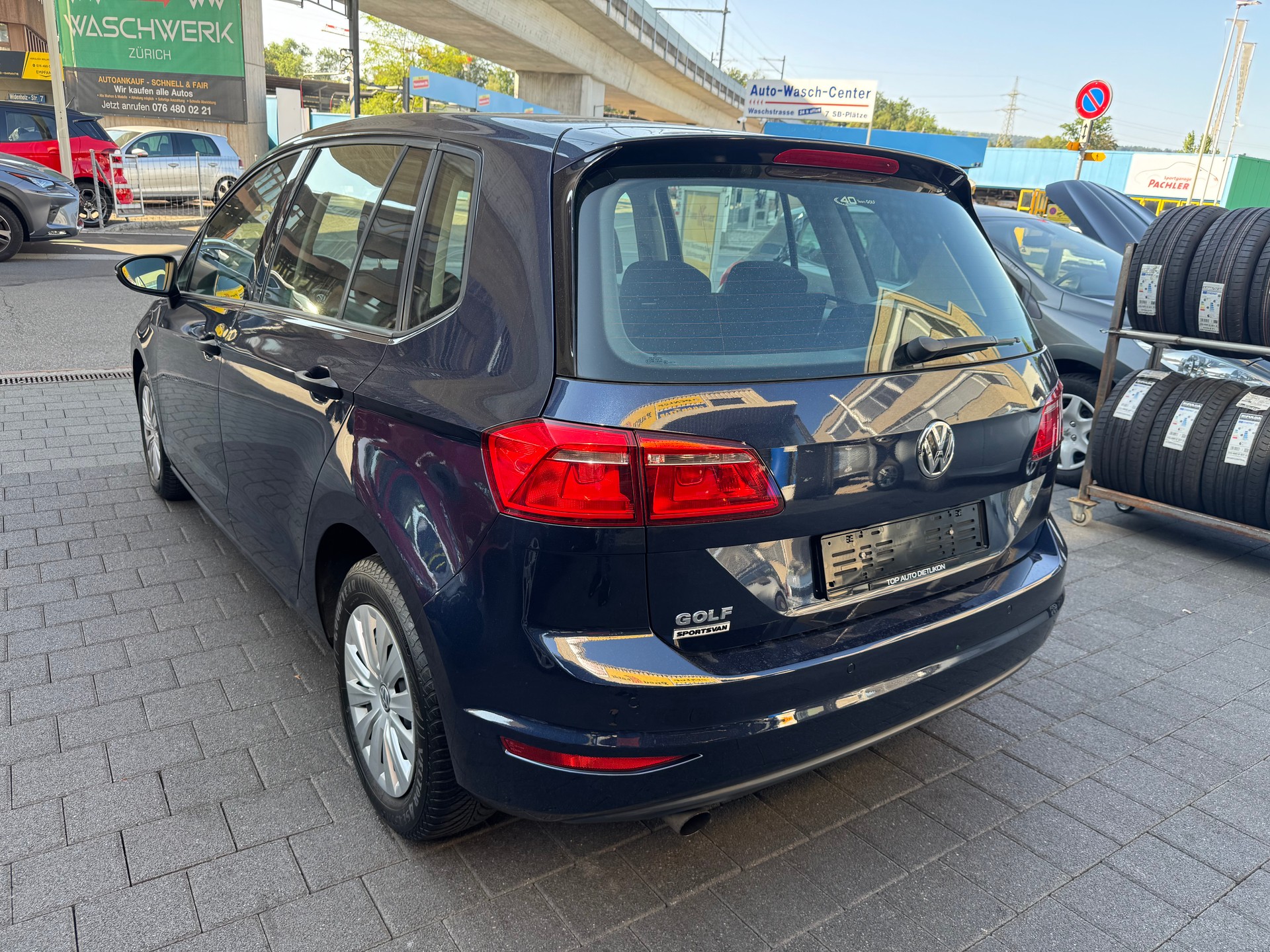VW Golf Sportsvan 1.2 TSI Trendline DSG-image-1