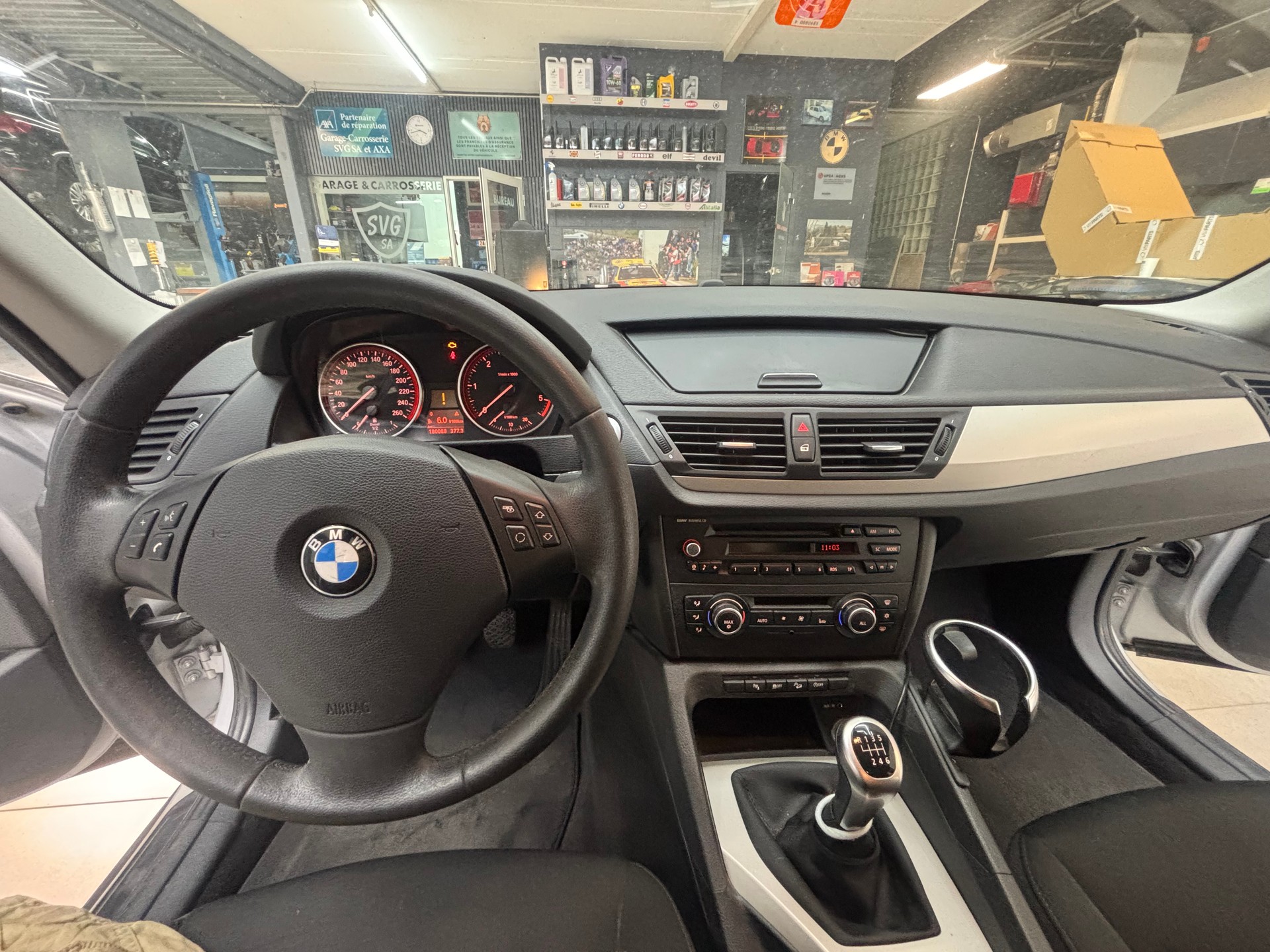 BMW X1 xDrive 18d-image-14