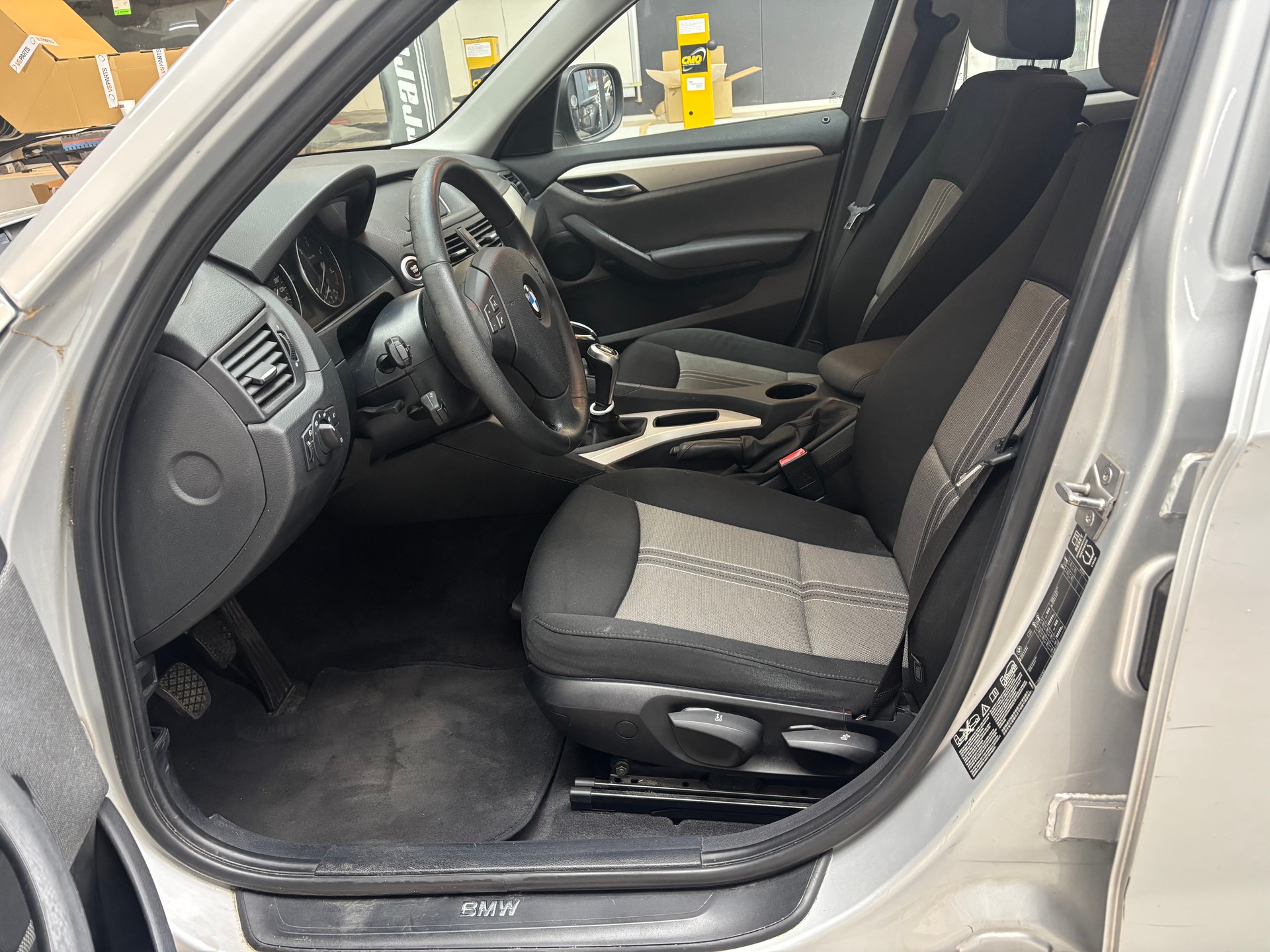 BMW X1 xDrive 18d-image-8