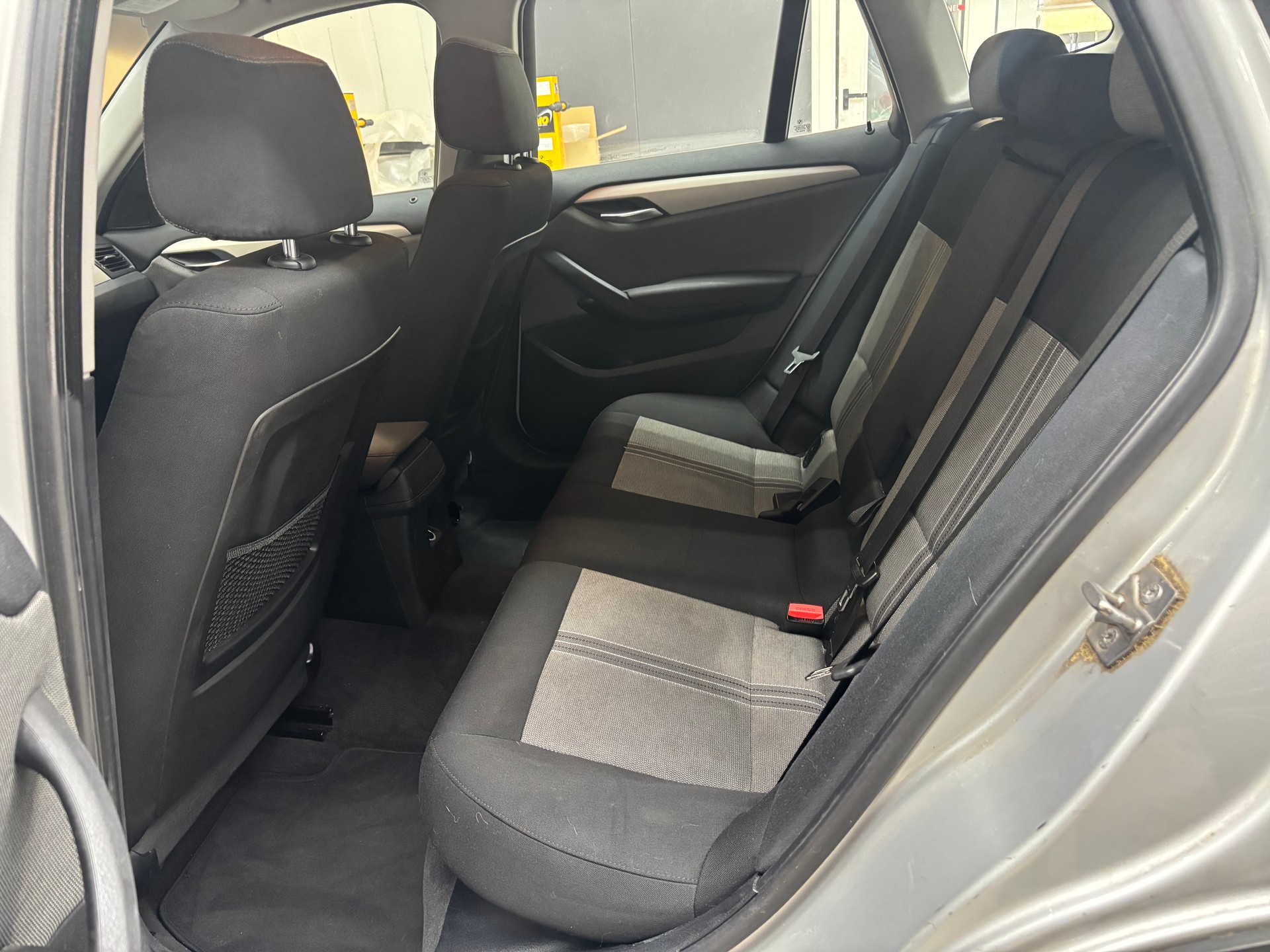 BMW X1 xDrive 18d-image-10