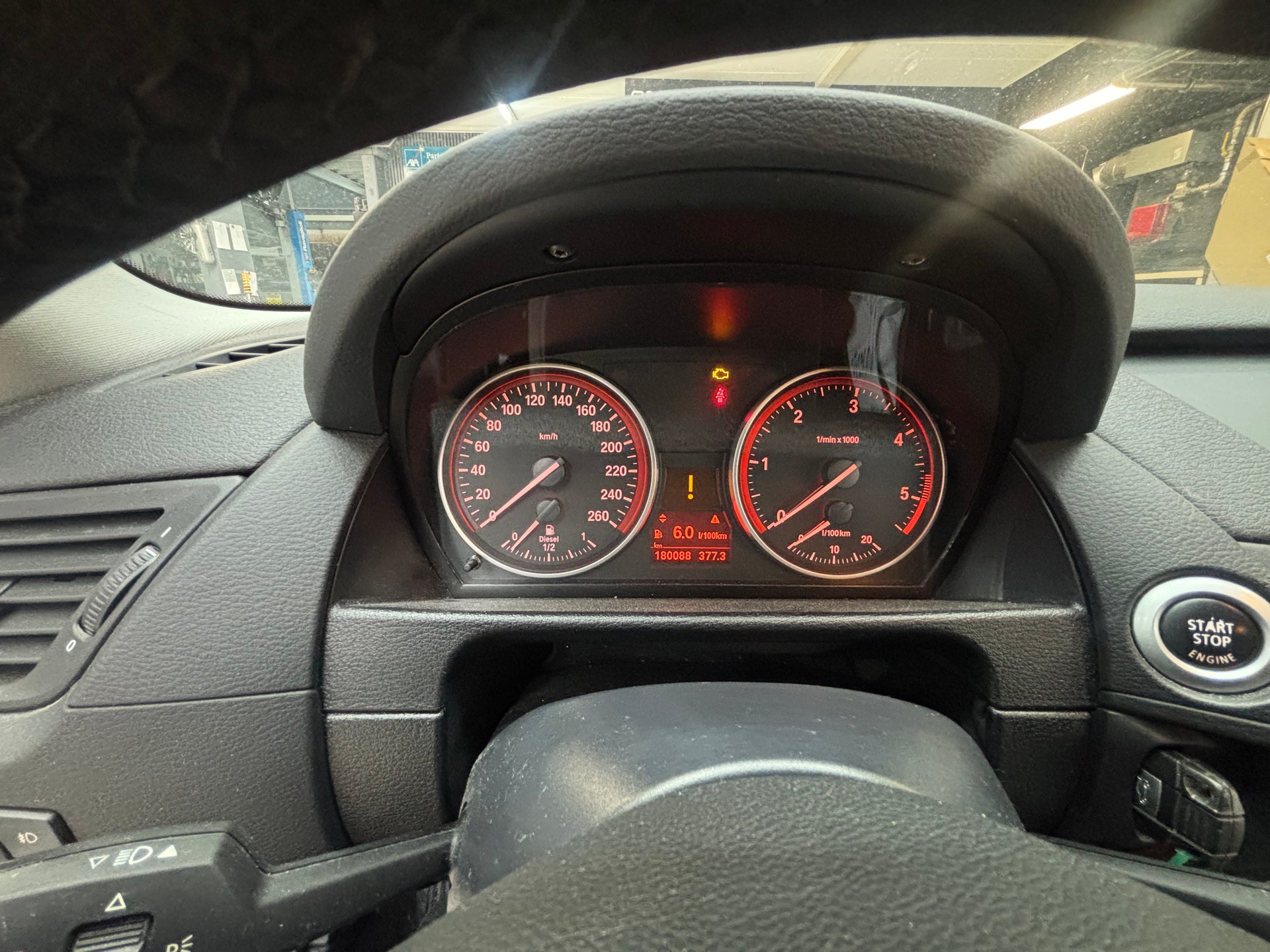 BMW X1 xDrive 18d-image-15