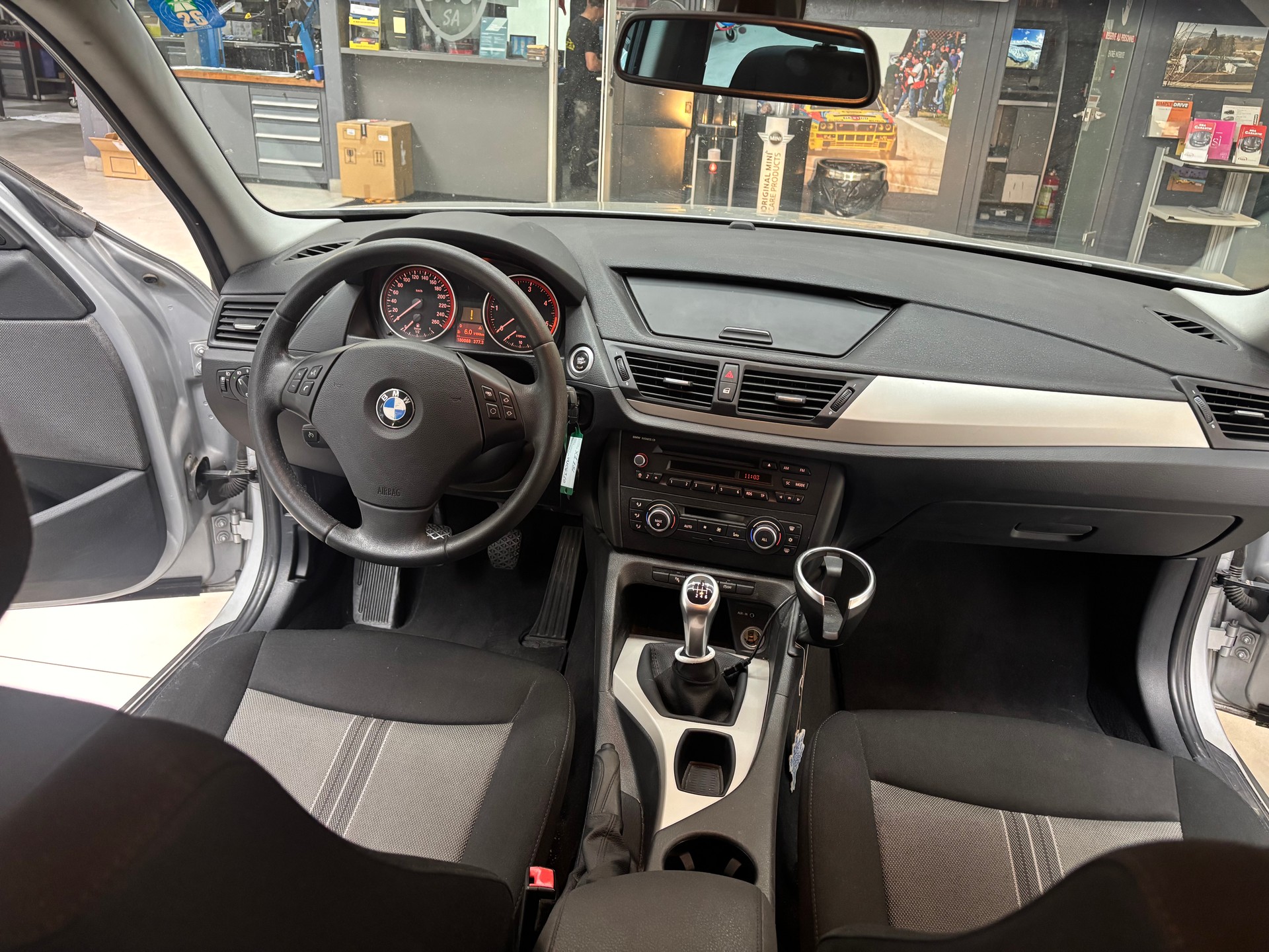 BMW X1 xDrive 18d-image-13
