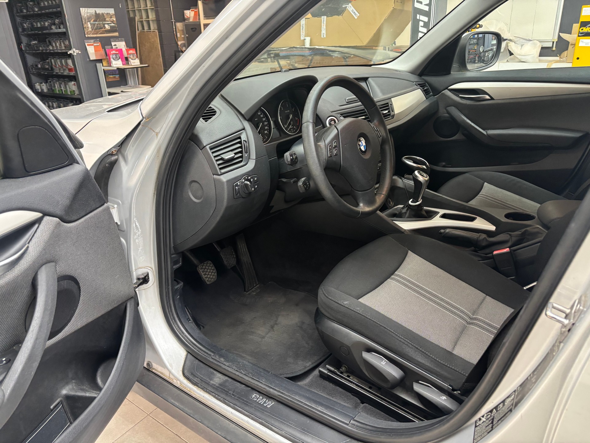 BMW X1 xDrive 18d-image-9