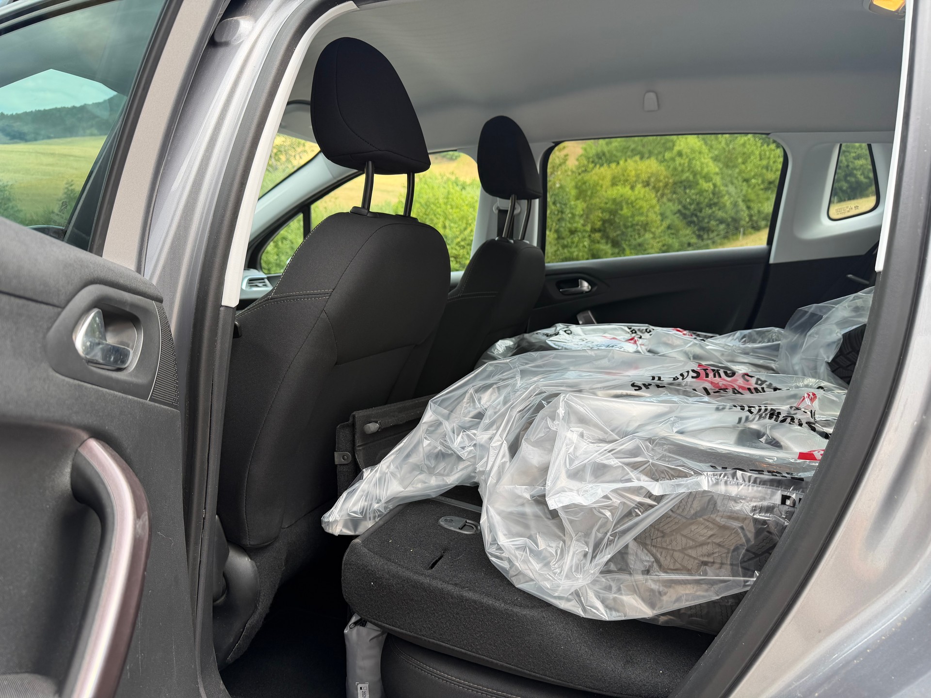 PEUGEOT 2008 1.6 e-HDi Style EGS6-image-9