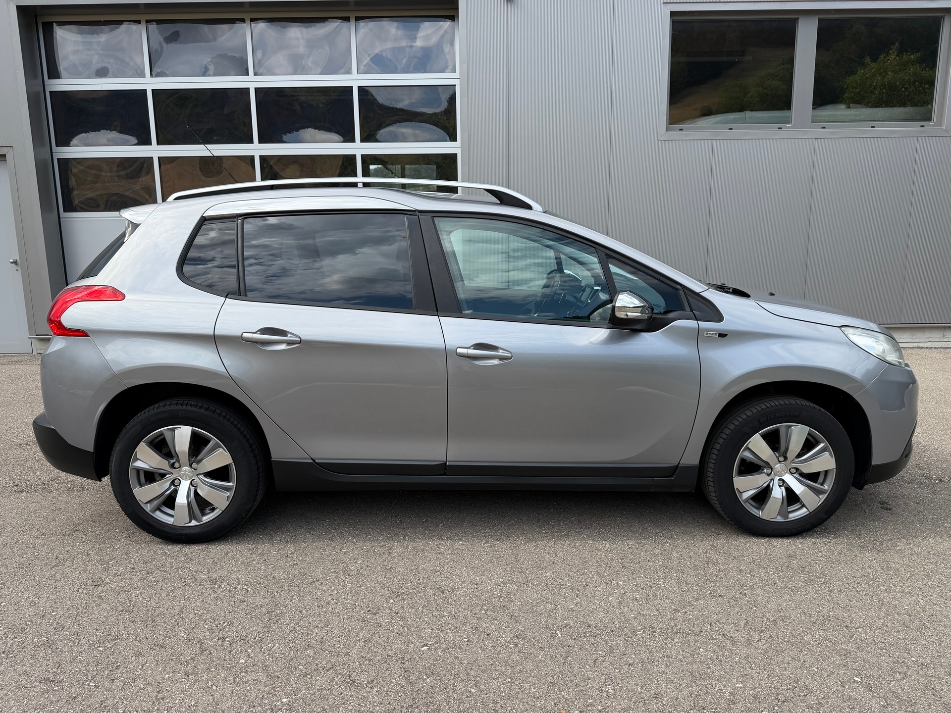 PEUGEOT 2008 1.6 e-HDi Style EGS6-image-3