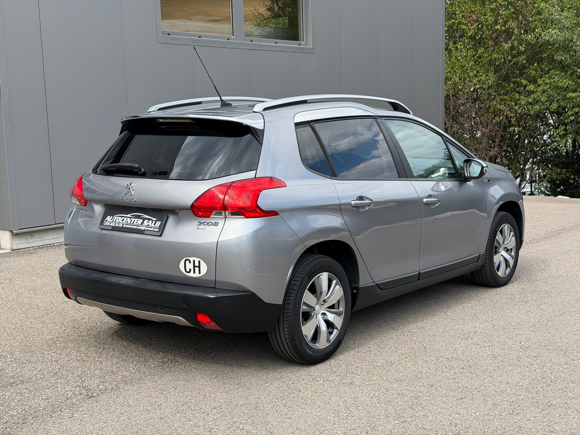 PEUGEOT 2008 1.6 e-HDi Style EGS6-image-4