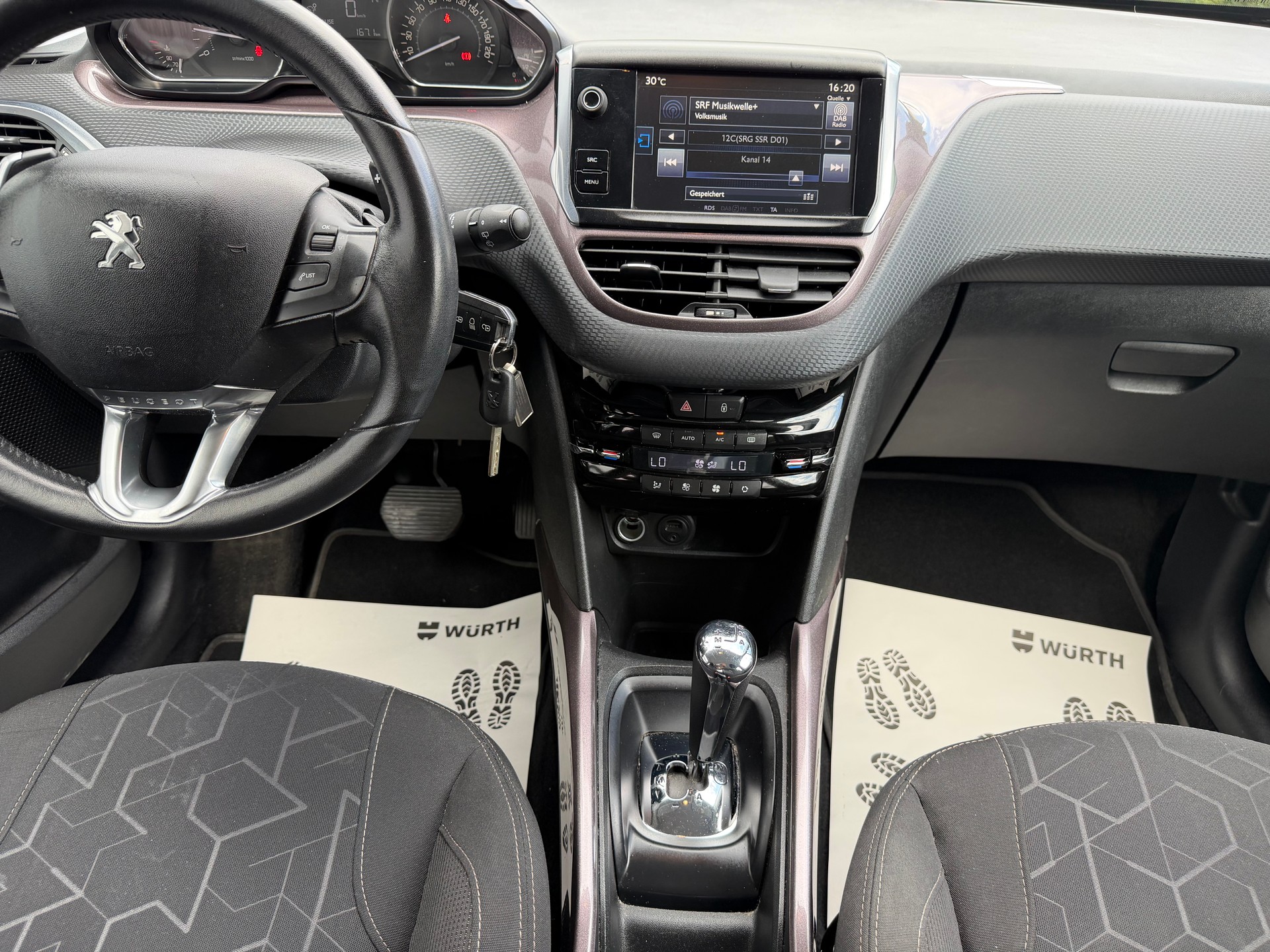 PEUGEOT 2008 1.6 e-HDi Style EGS6-image-8