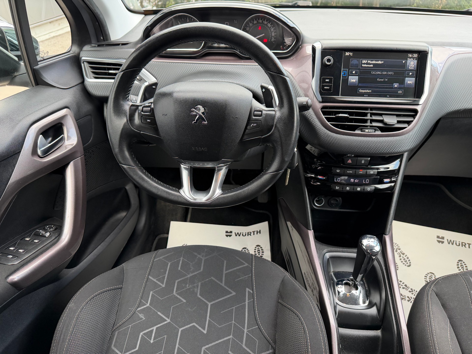 PEUGEOT 2008 1.6 e-HDi Style EGS6-image-7