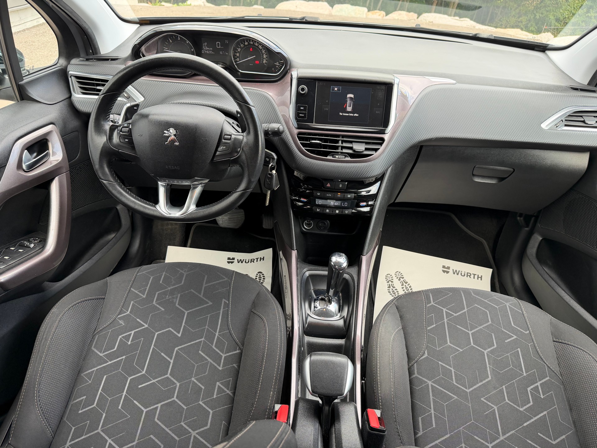 PEUGEOT 2008 1.6 e-HDi Style EGS6-image-6